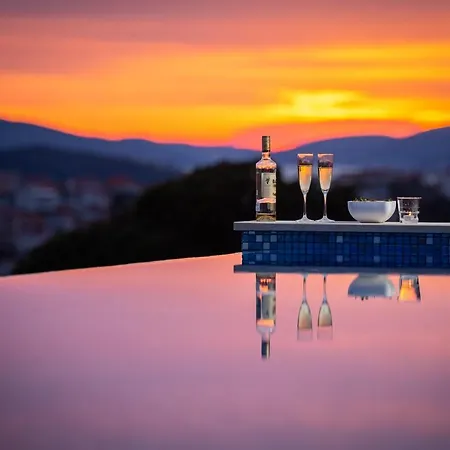 Luxury Black Pearl With Pool Βίλα Τρογκίρ