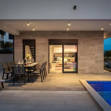 Luxury Black Pearl With Pool Βίλα *