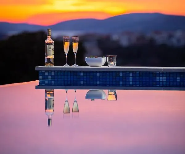 Villa Luxury Black Pearl With Pool Trogir
