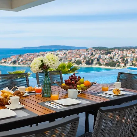 Villa Luxury Black Pearl With Pool Traù