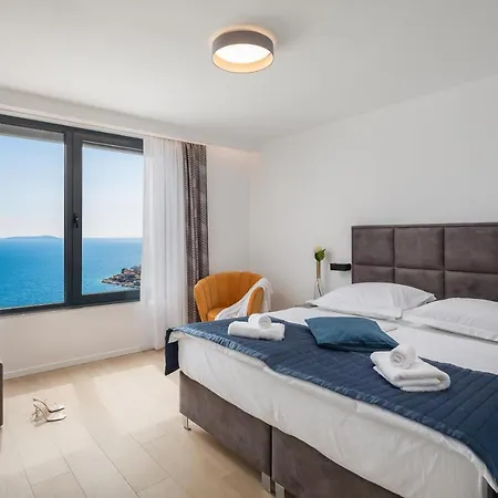 Villa Luxury Black Pearl With Pool Traù